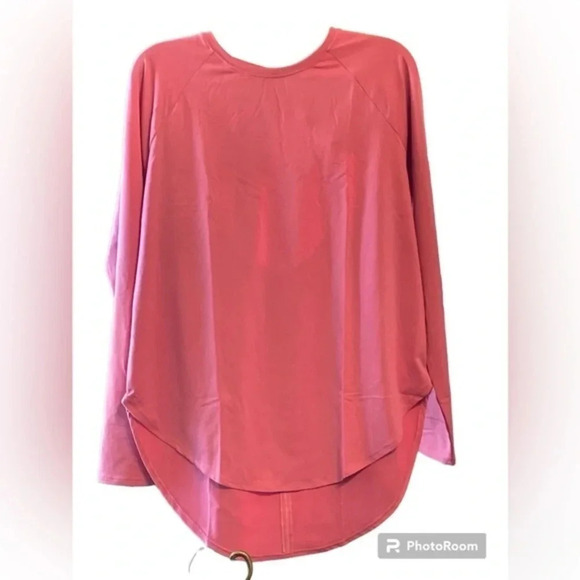 Under Armour Tops - 🌺 Under Armour long sleeve 🌺